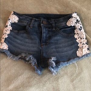 No boundaries mid rise floral shorts size 5